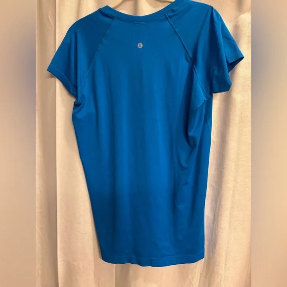 Lululemon Swiftly Tech Short Sleeve Shirt 2.0 Poolside Size 12 - Picture 3 of 5